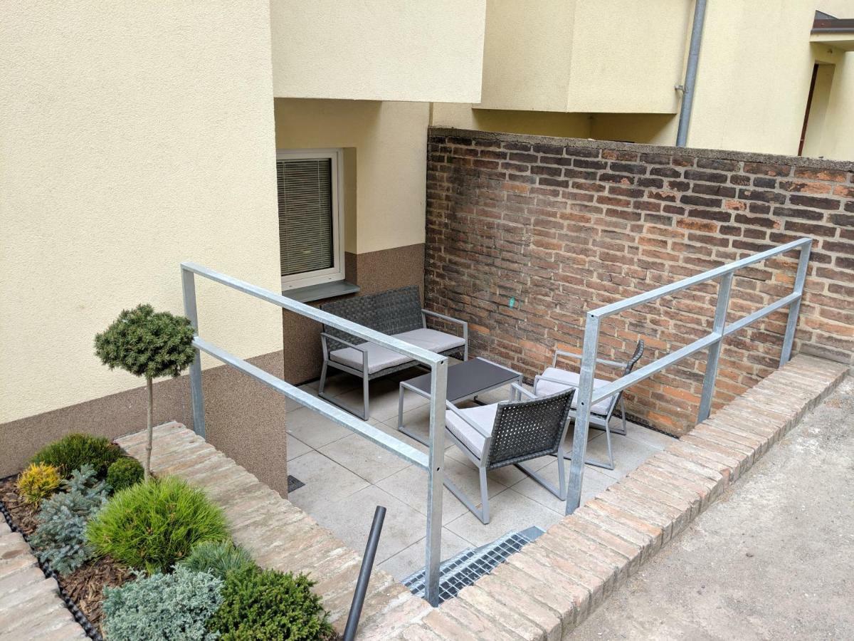 Ap 1 - Apartments 4U Brezinova "Overnight Simply" Hradec Kralove Exterior photo